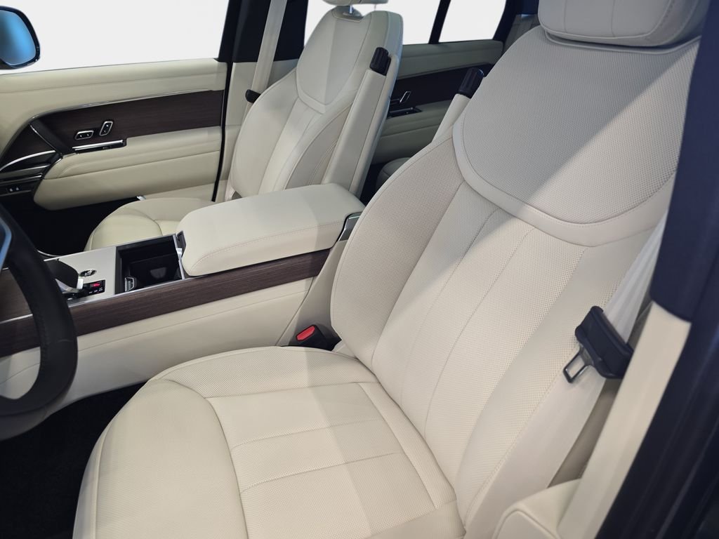 New 2026 Carpathian Grey Land Rover SE image 12