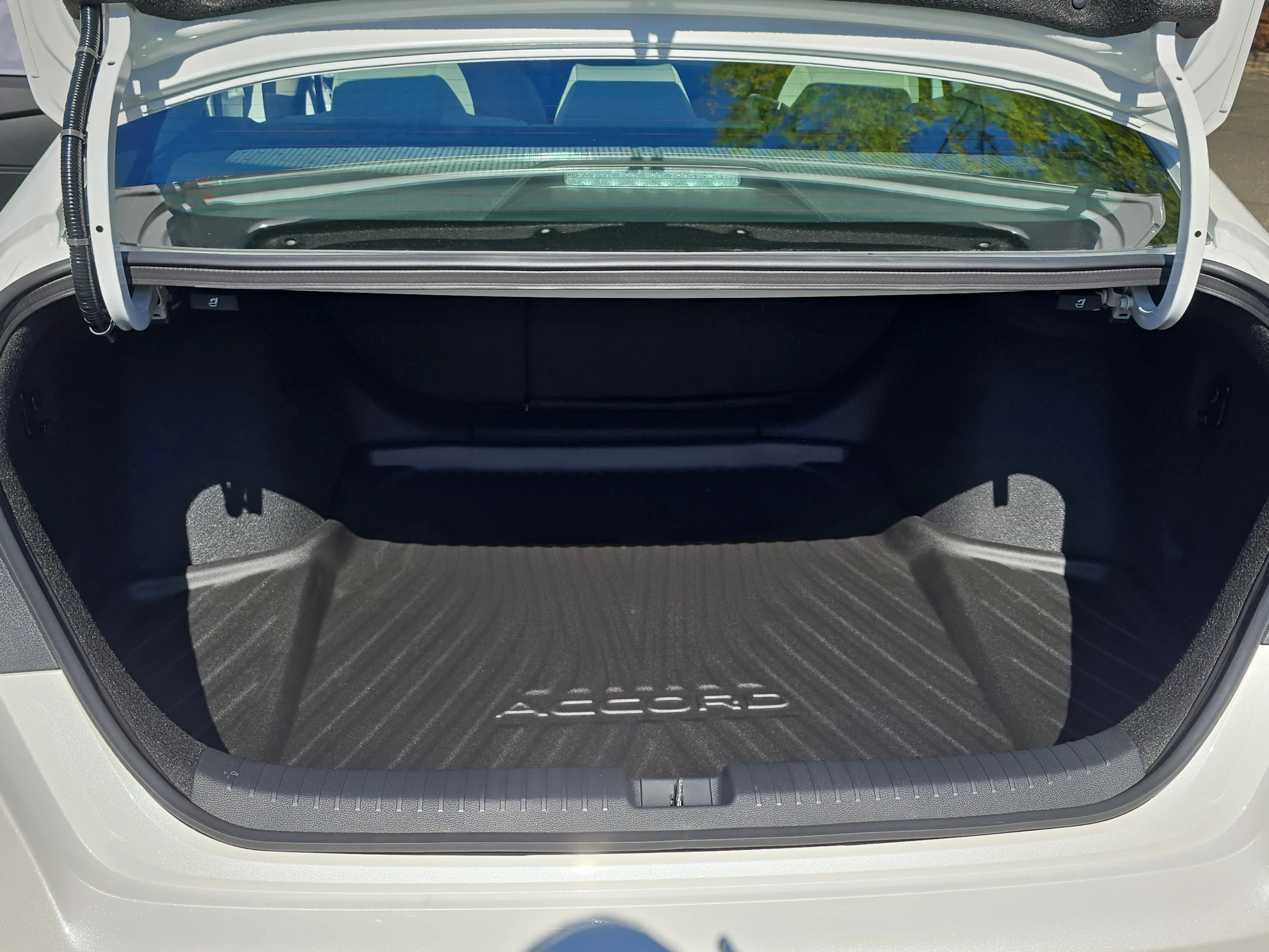 New 2026 Platinum White Pearl Honda SE image 12
