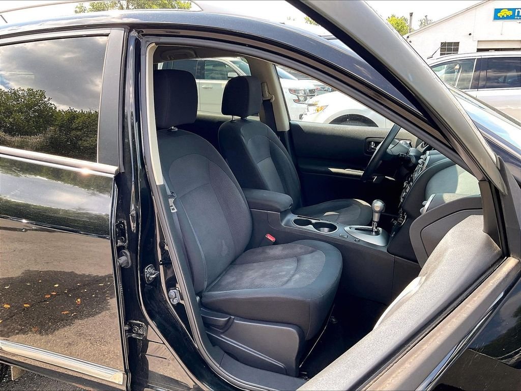 Used 2015 Black Nissan S image 11
