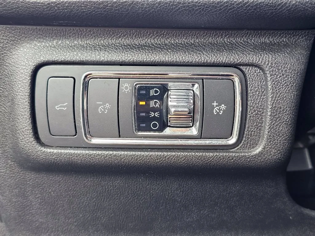 Used 2021 Artisan Blue Lincoln Standard image 19