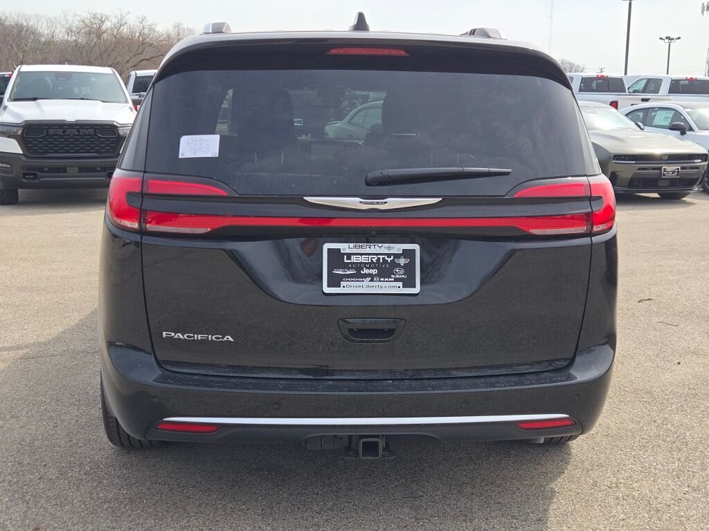 New 2026 Diamond Black Crystal Pearl-Coat Exterior Paint Chrysler Pinnacle image 13