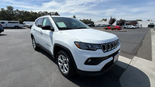 Used 2025 White Jeep Latitude image 2