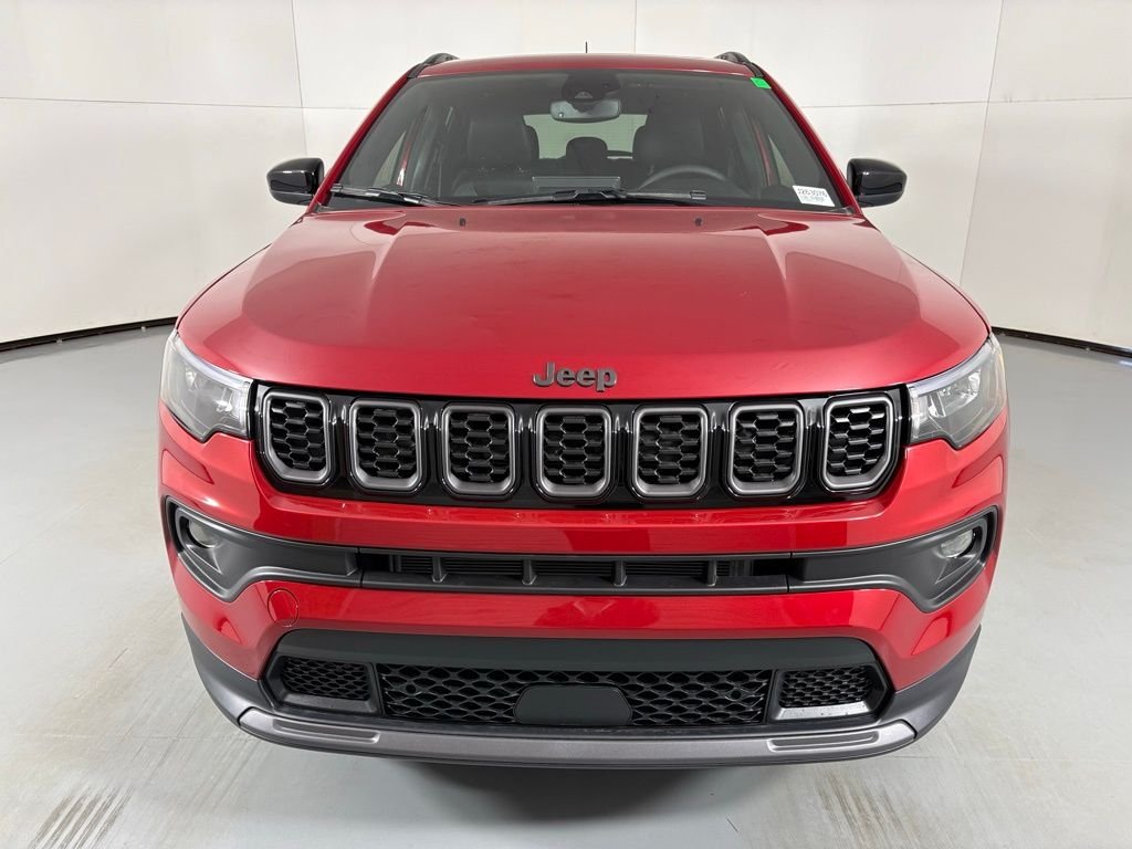 New 2026 Red Hot Pearl-Coat Exterior Paint Jeep Latitude image 3