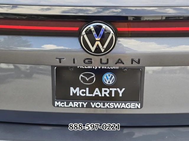 Certified Used 2025 Platinum Gray Metallic Volkswagen 2.0T SE R-LINE BLACK image 17