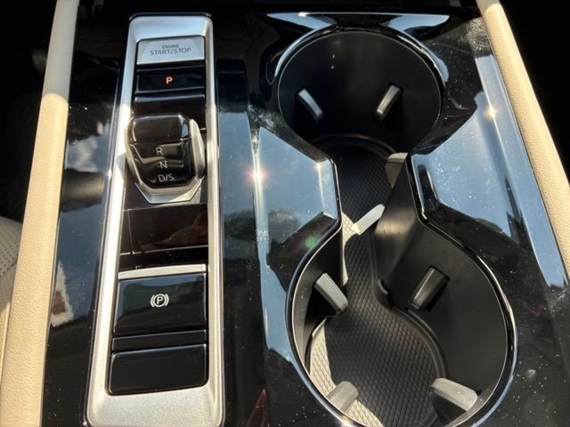 New 2026 Opal White Pearl Volkswagen SE w/Technology image 12