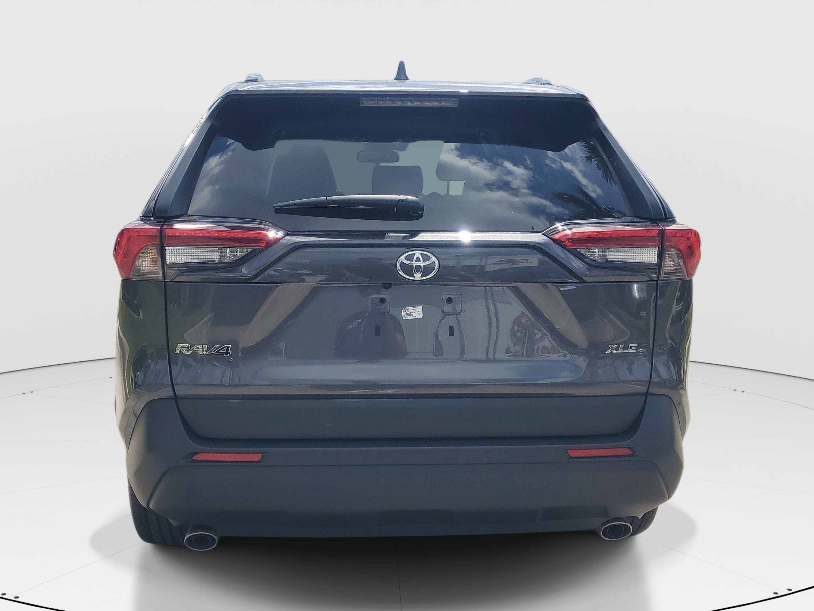 Certified Used 2023 Magnetic Gray Metallic Toyota XLE Premium image 4