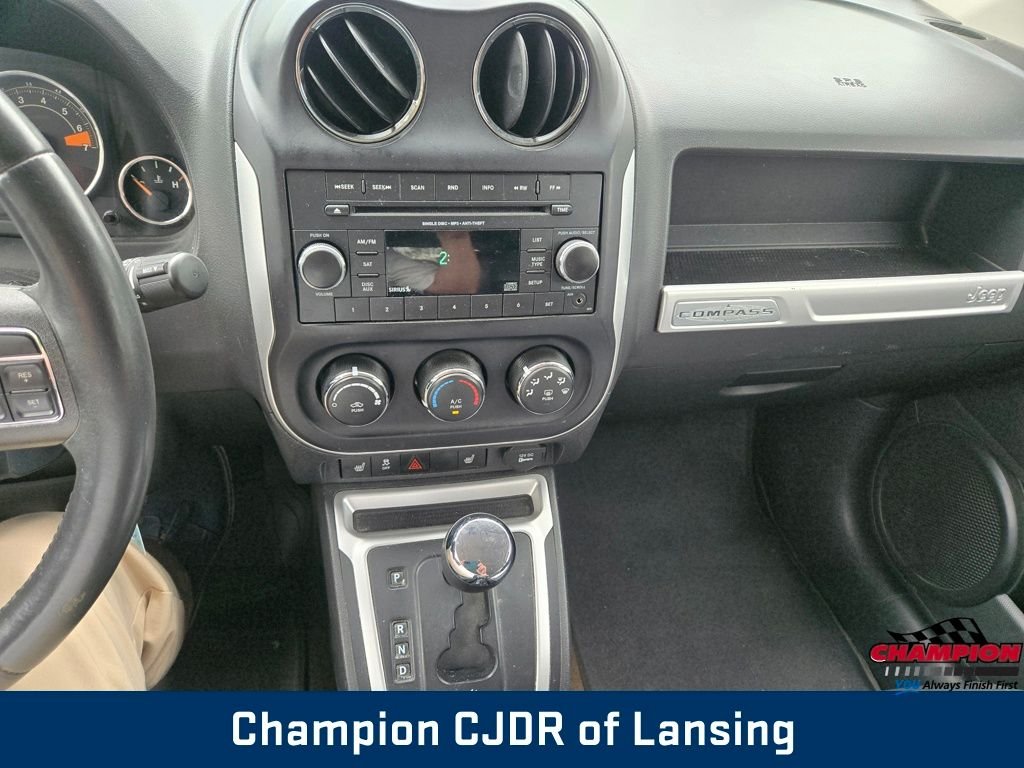 Used 2014 Granite Crystal Metallic Clearcoat Jeep Latitude image 22
