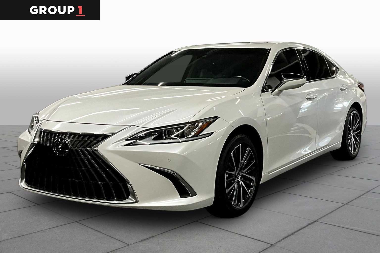 2025 Lexus ES 300h 300h's photo