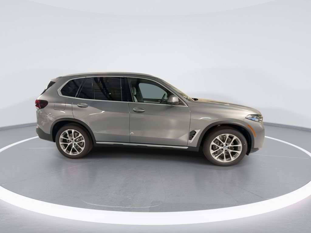 New 2026 Gray Metallic BMW xDrive40i image 9