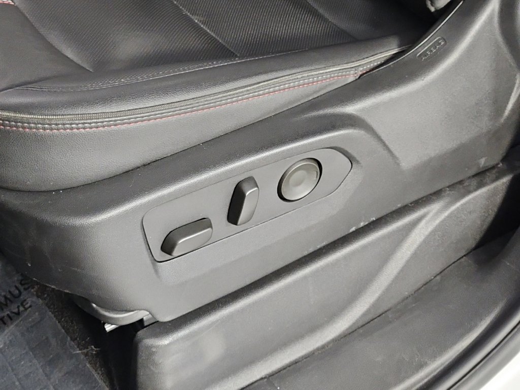 Used 2023 Pearl Chevrolet RST image 23