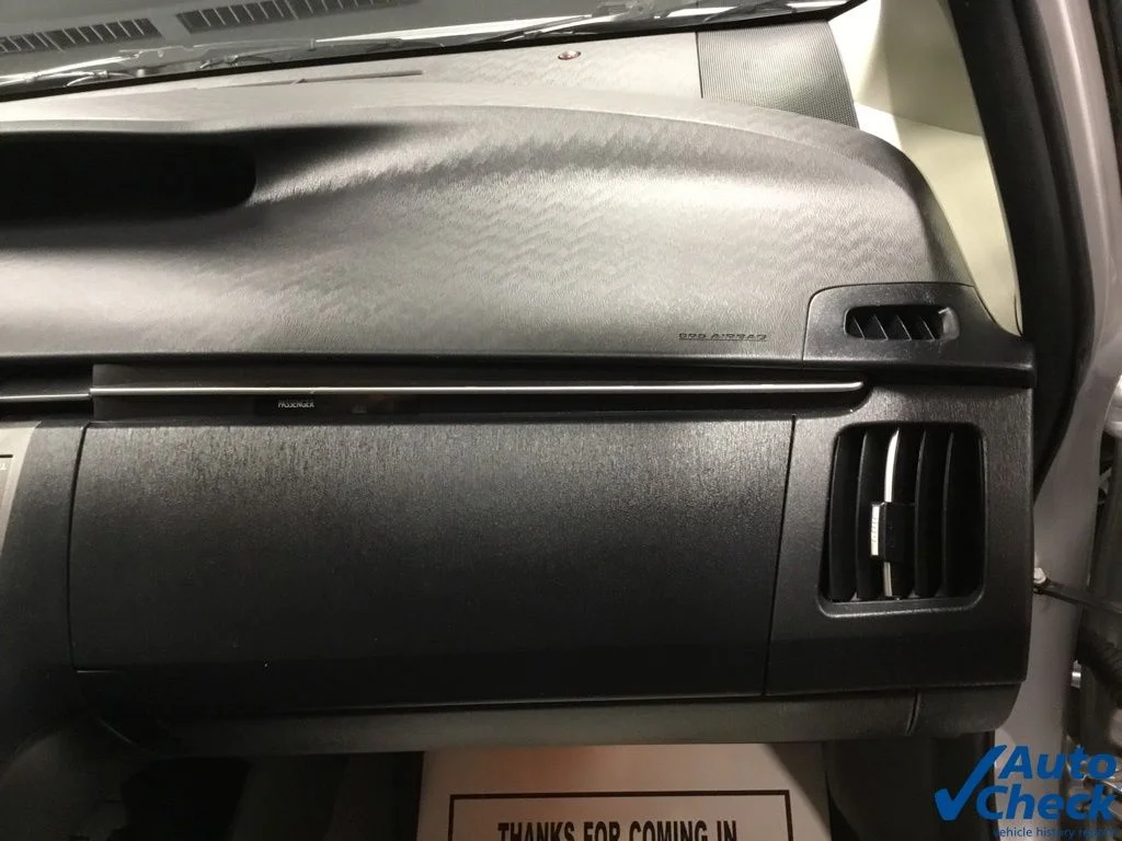 Used 2015 Silver Toyota Three image 41
