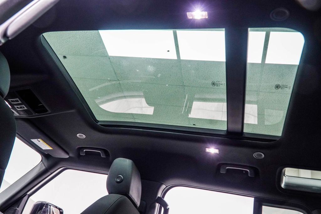 Used 2025 White Land Rover S image 46