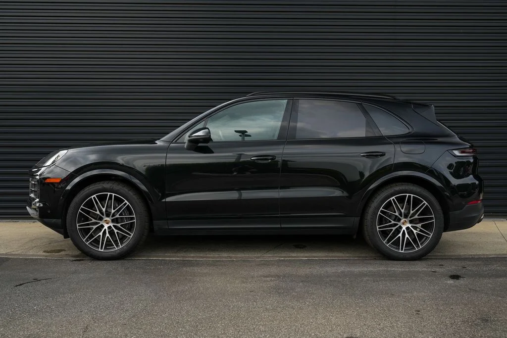 Certified Used 2025  Porsche Base image 2