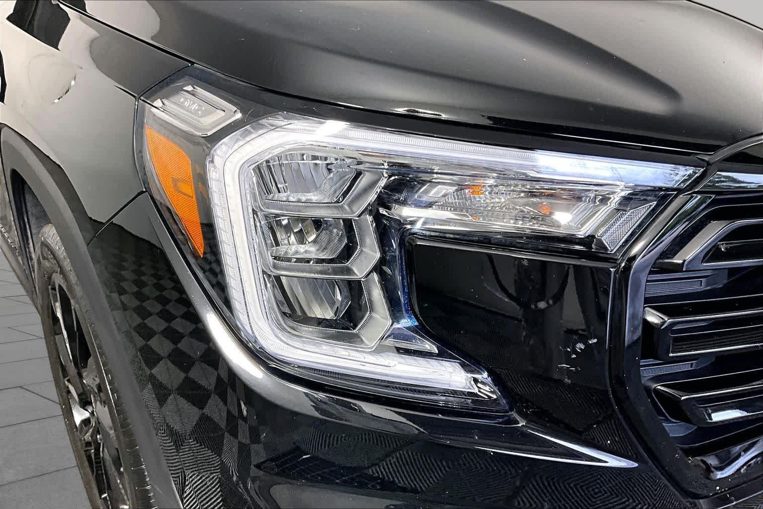 Used 2024 Ebony Twilight Metallic GMC SLE image 26
