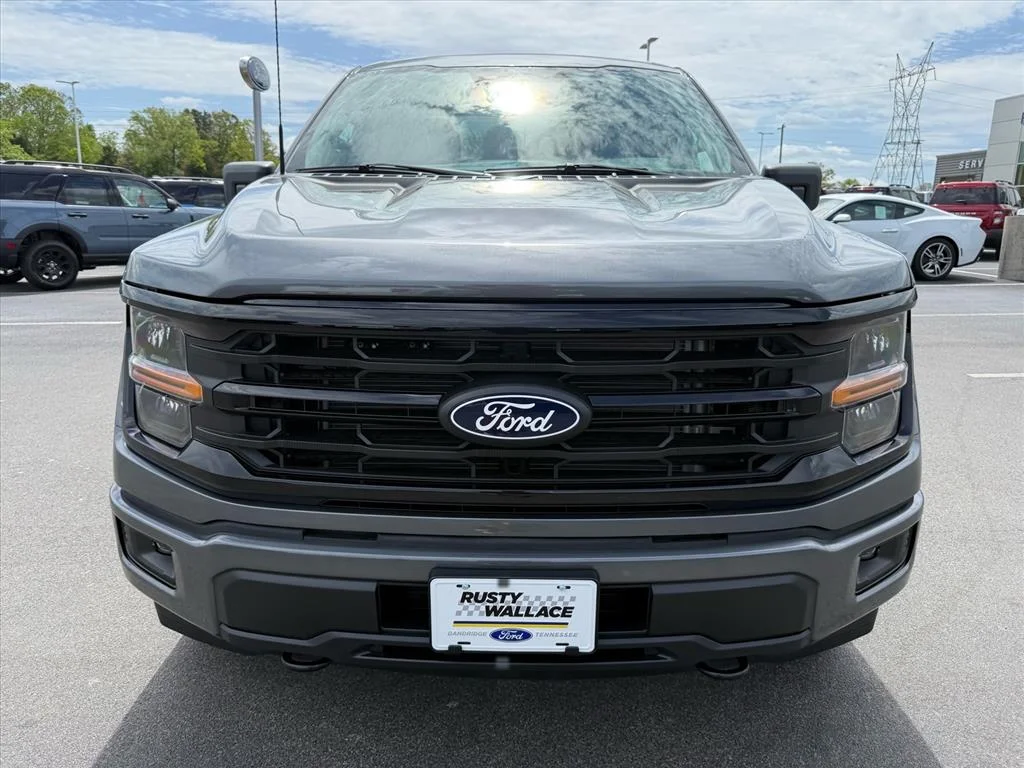 New 2026 Carbonized Gray Metallic Ford XLT image 3