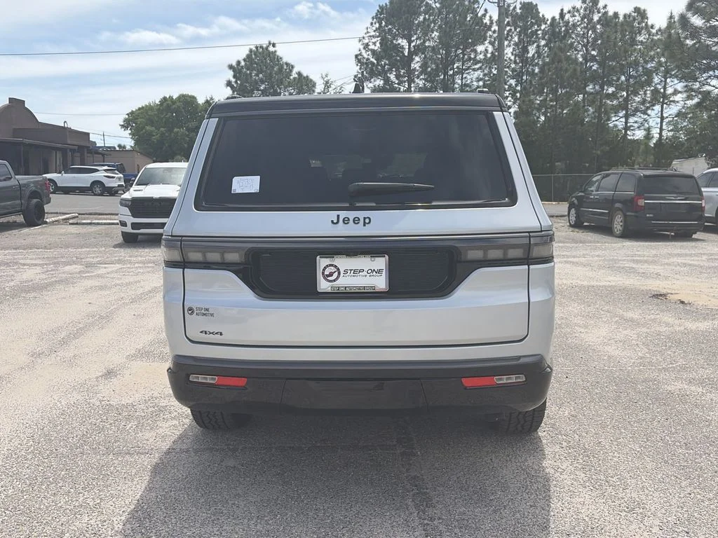 New 2026 Silver-Zynith Exterior Paint Jeep Upland image 5