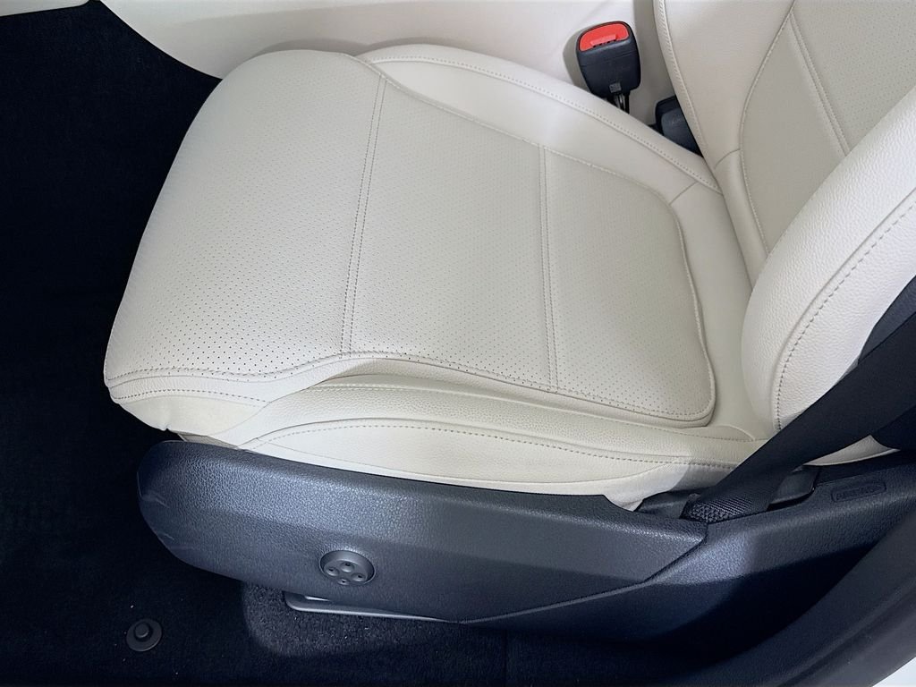 New 2026 Polar White Mercedes-Benz GLC 300 image 20