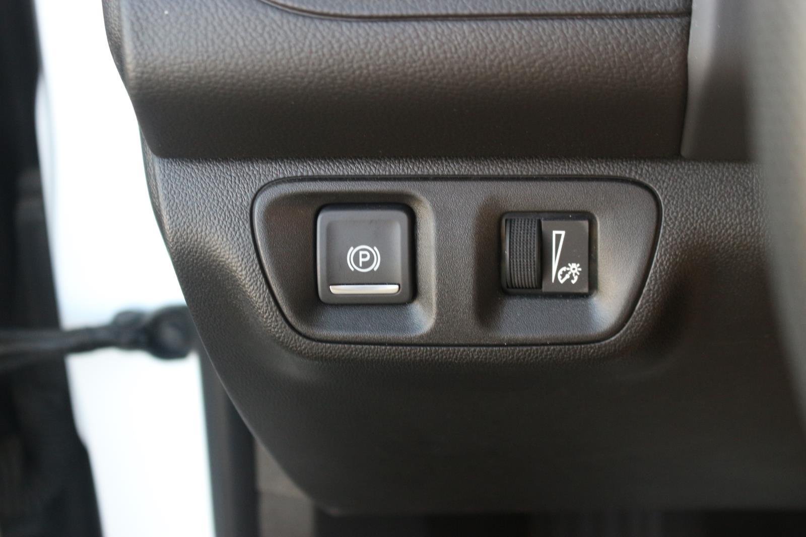 Used 2021 Summit White GMC SLE image 31