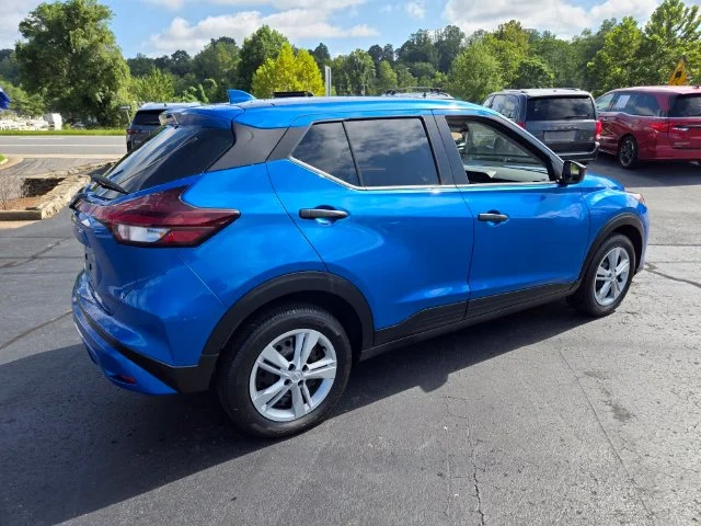 Used 2025 Blue Nissan S image 8