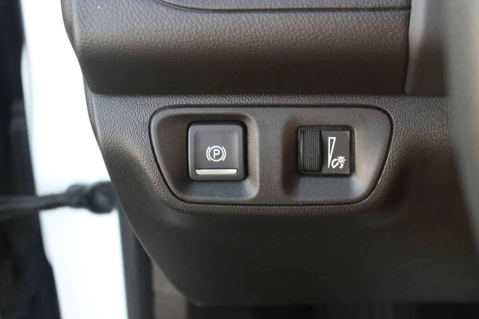 Used 2021 Summit White GMC SLE image 31