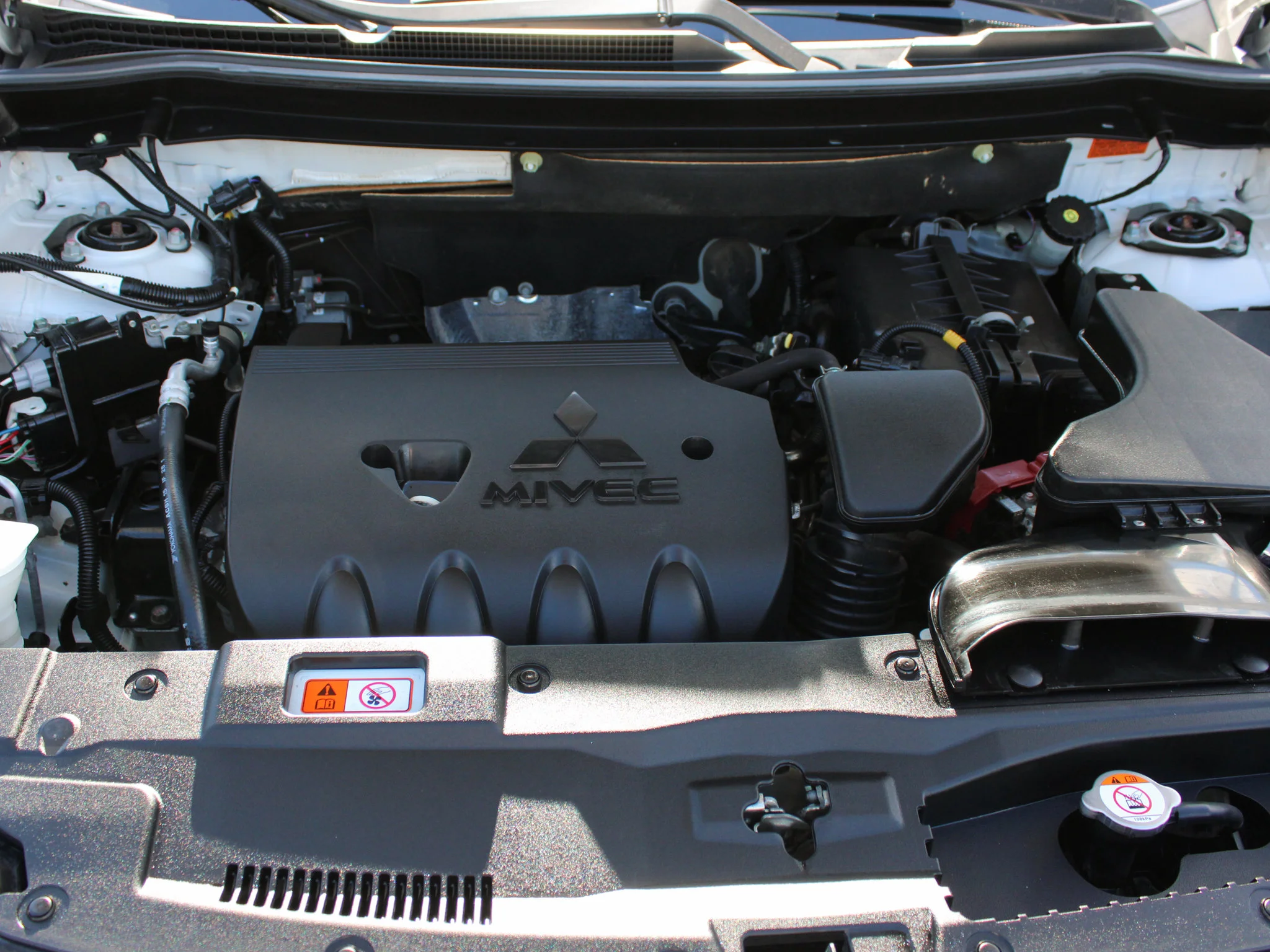 Used 2020  Mitsubishi ES * No Accidents | 7-Seater | Backup Camera | Heated Seats | AWD image 10