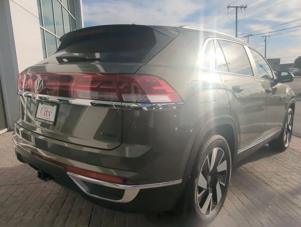 New 2026 Green Volkswagen 2.0T SEL image 8