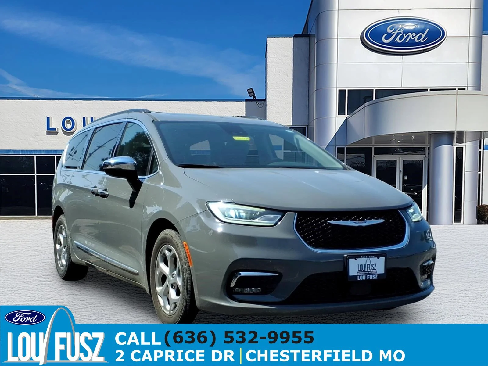 2023 Chrysler Pacifica Limited's photo