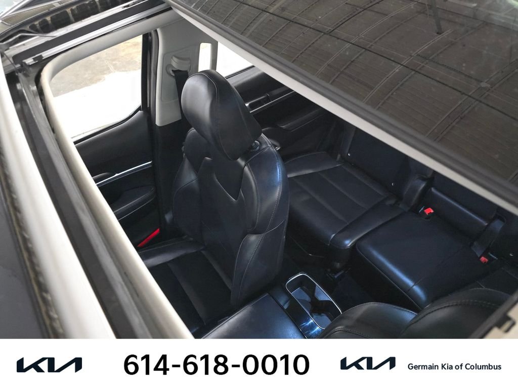 Used 2020 Black Kia S image 22