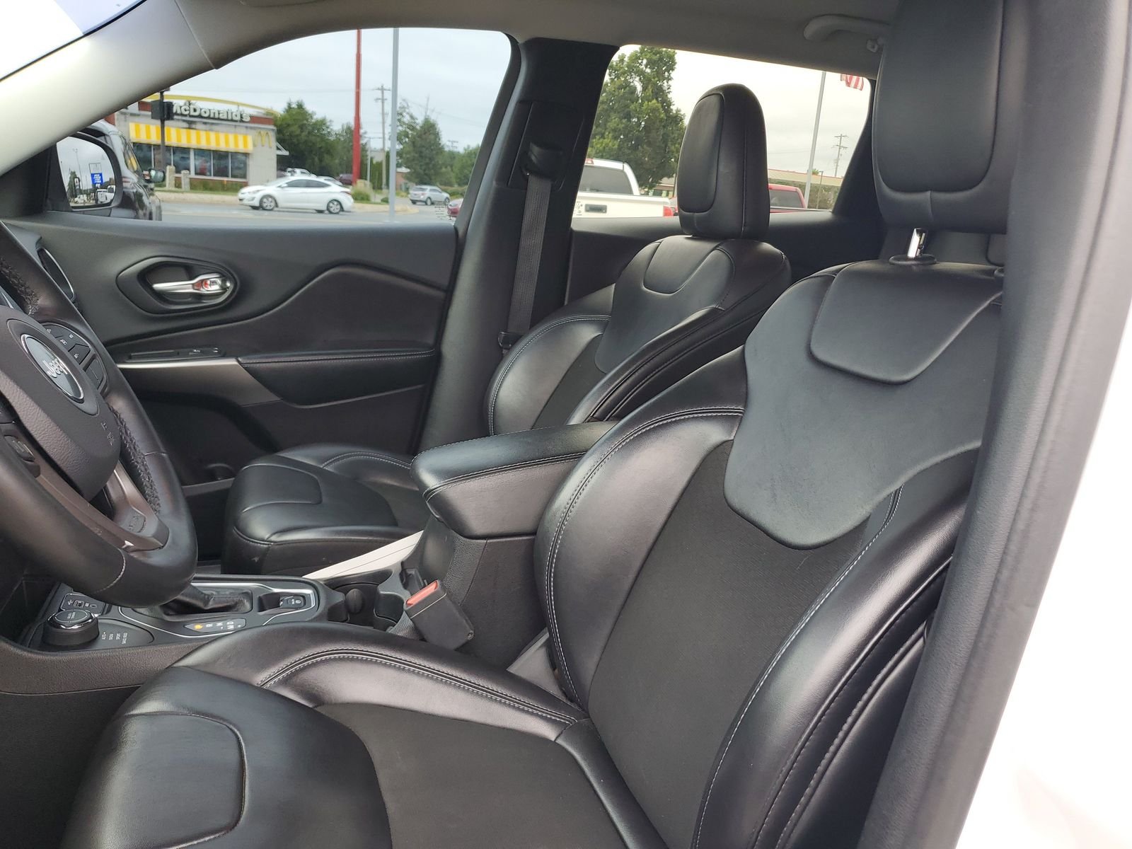 Used 2020 White Jeep Latitude Plus image 15