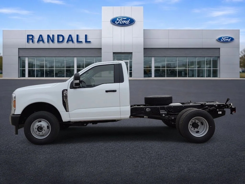 New 2026 Oxford White Ford F-350® XL image 3