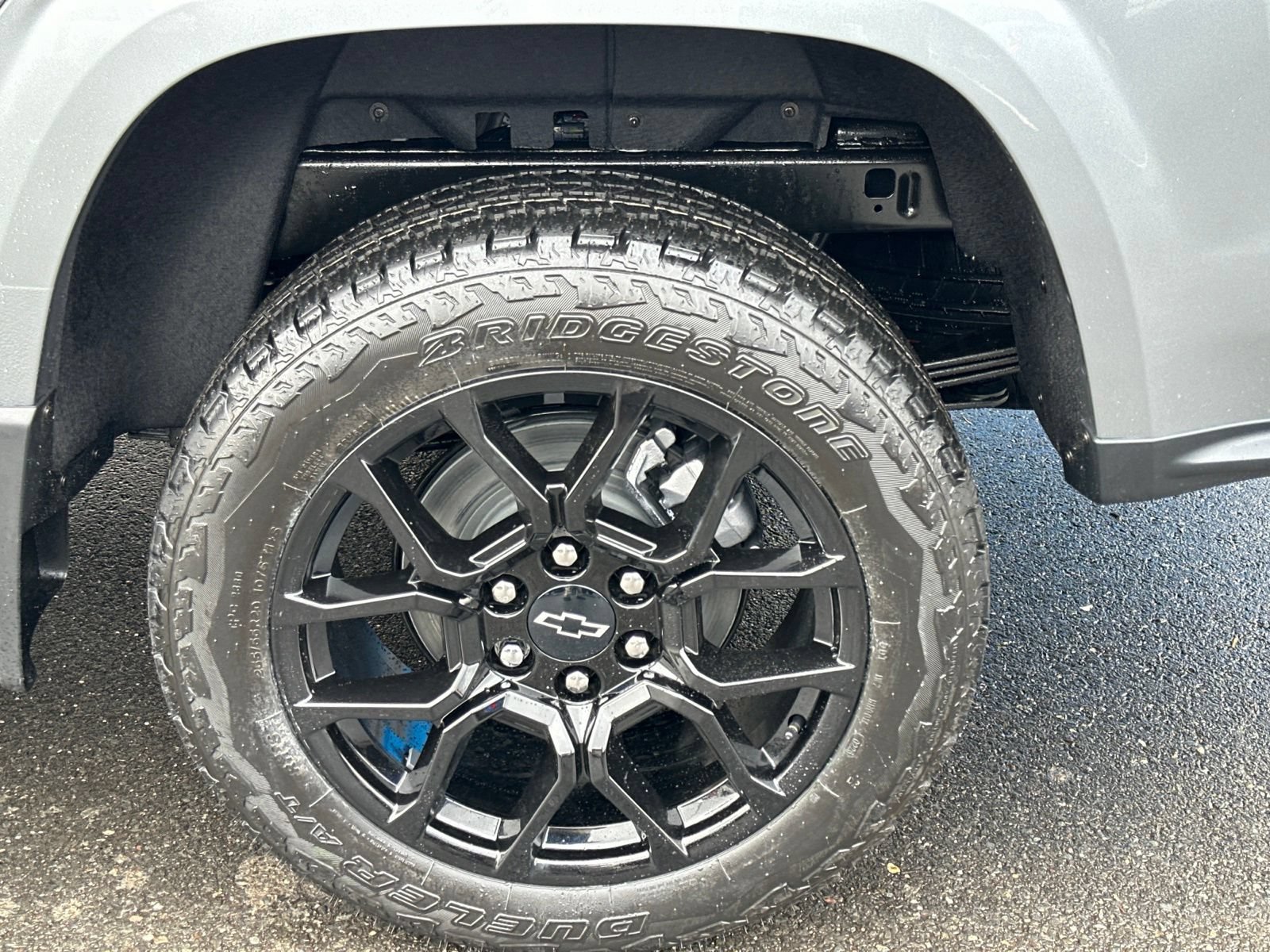 New 2026 Sterling Gray Metallic Chevrolet Z71 with 20in Black Wheels - Sunroof - Spray-On Bedliner image 13