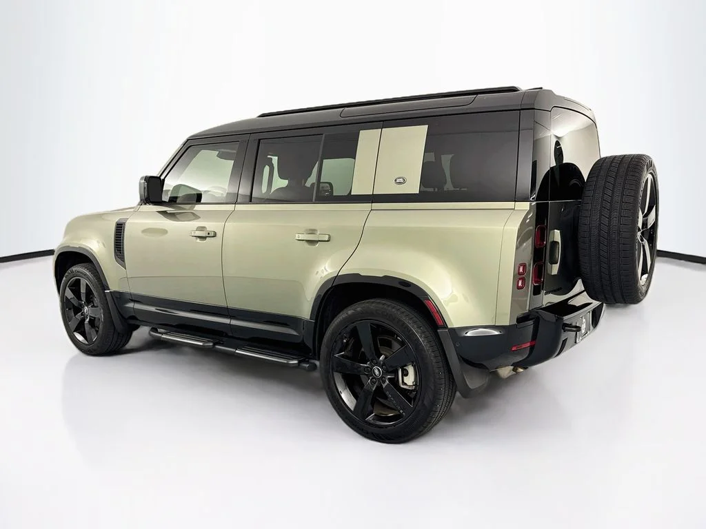 Used 2024 Green Land Rover X-Dynamic SE image 7