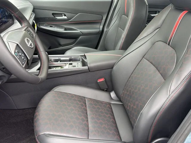 New 2026 Atlantic Gray Metallic / Super Black Two-tone Nissan SR image 17