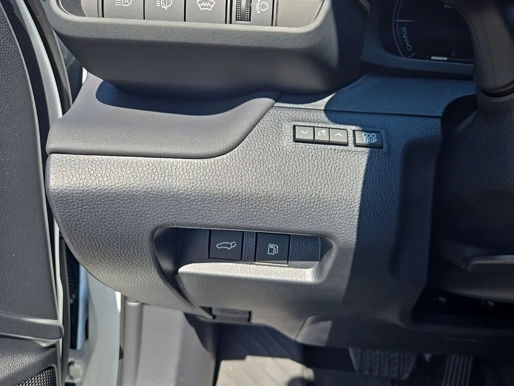 New 2026 Oxygen White Toyota XLE image 19