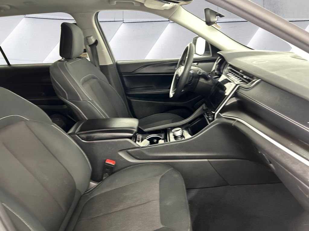 Used 2023 White Jeep Laredo image 13