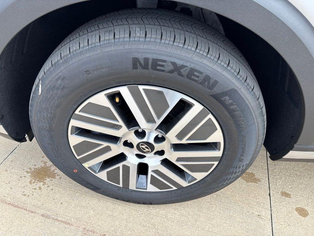 New 2026 White Pearl Hyundai Blue SEL 8P image 13
