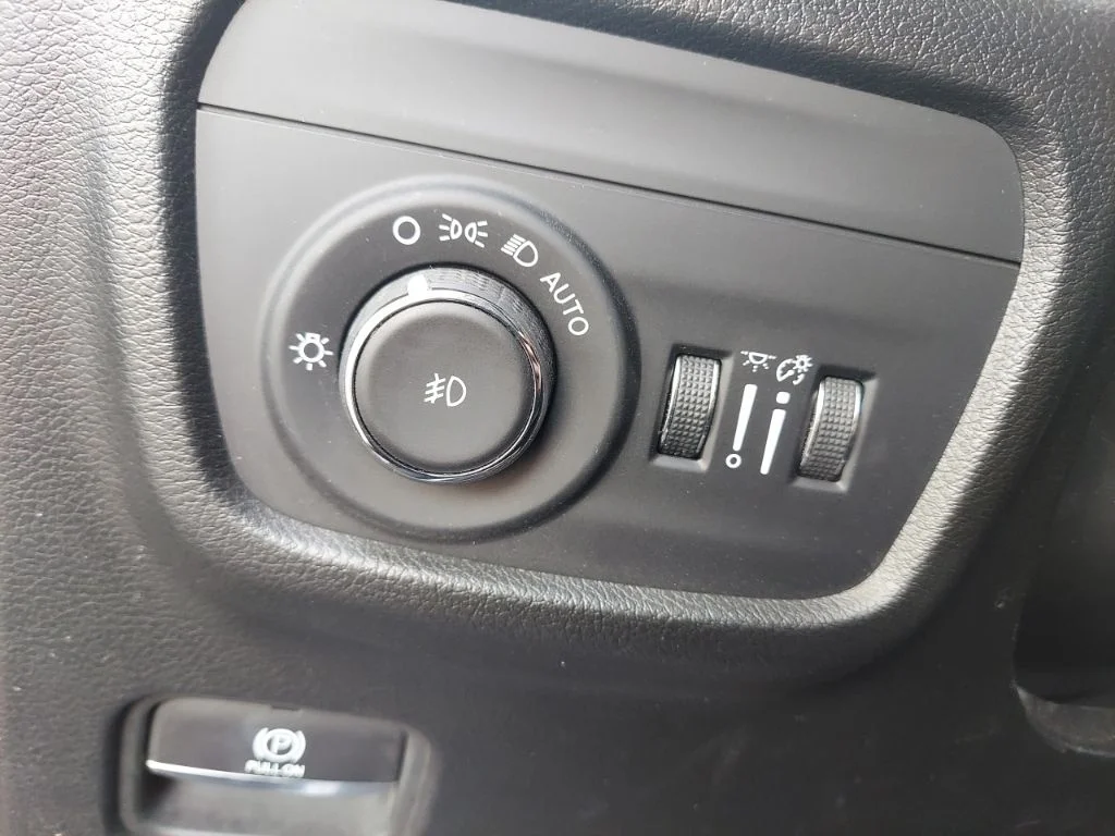 Used 2023 Gray Jeep Limited image 19
