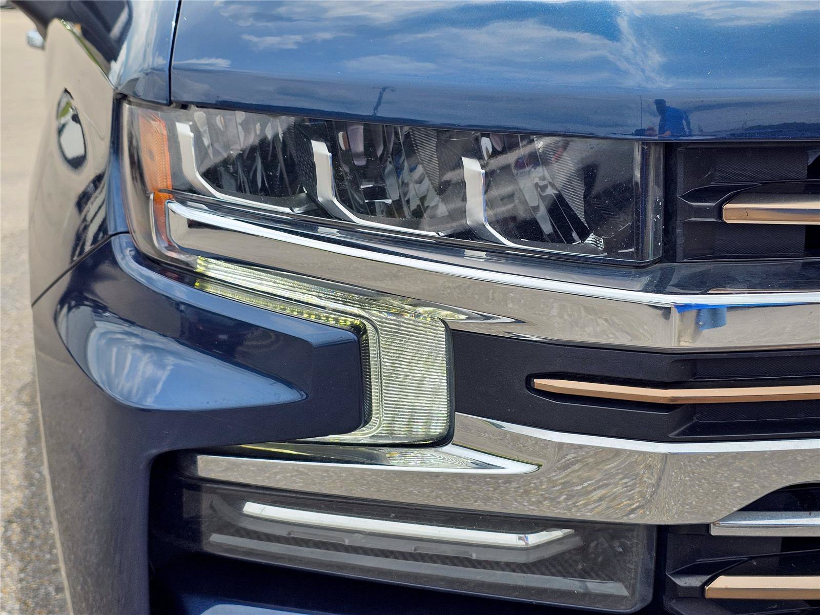 Used 2021 Northsky Blue Metallic Chevrolet High Country image 4