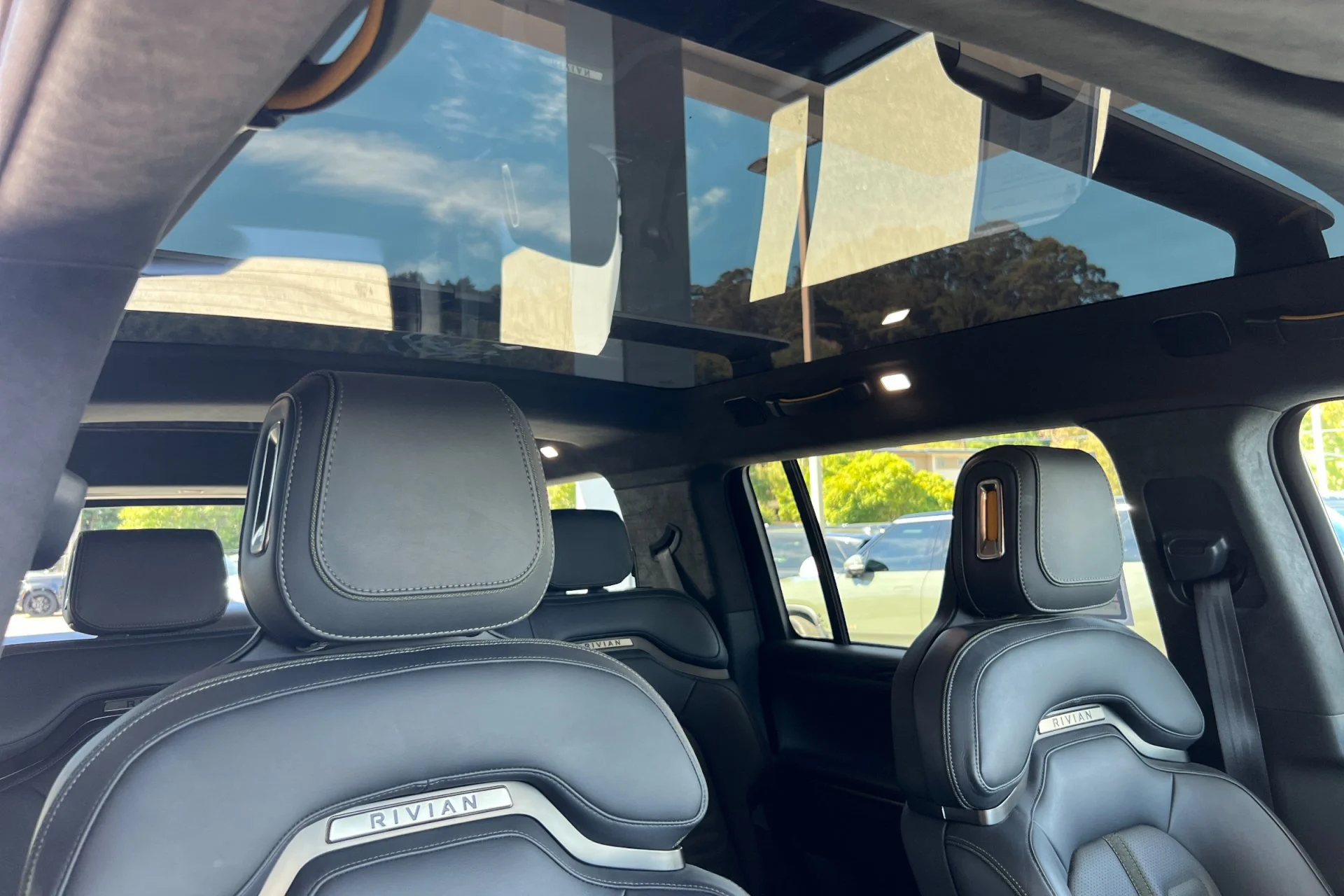 Used 2023 LA Silver Rivian Adventure image 20