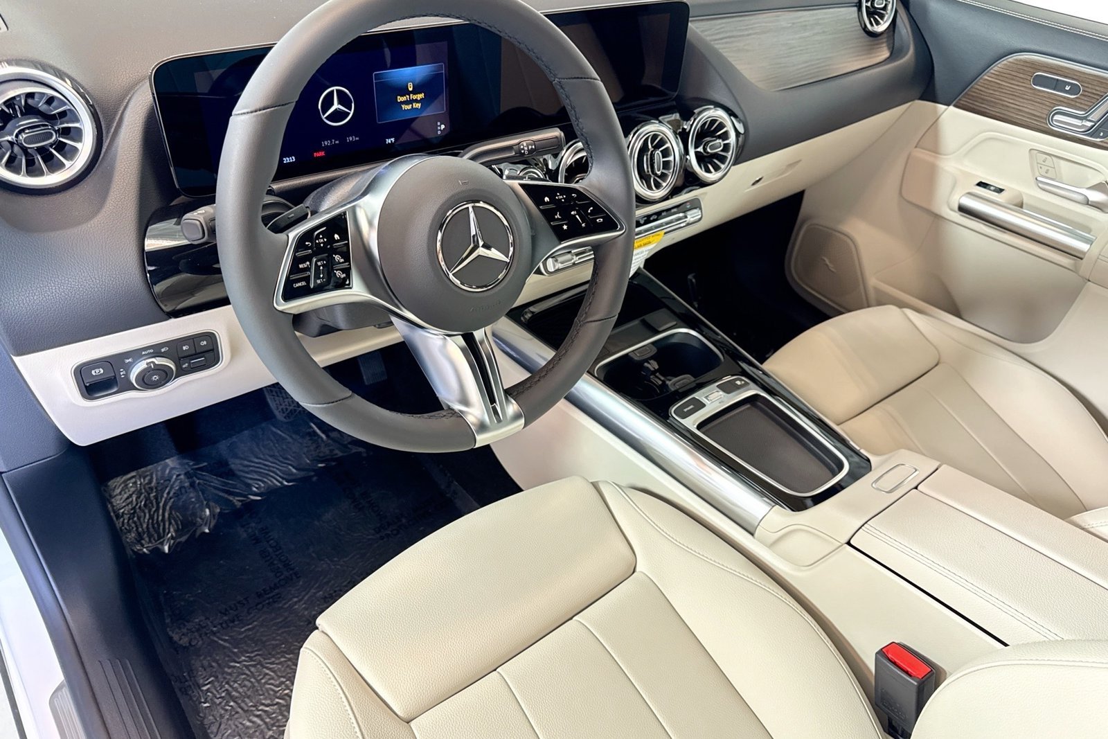 New 2026 Polar White Mercedes-Benz GLA 250 image 9