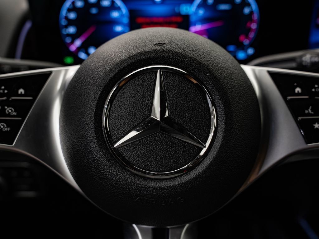 Used 2026 Cirrus Silver Metallic Mercedes-Benz GLB 250 image 30
