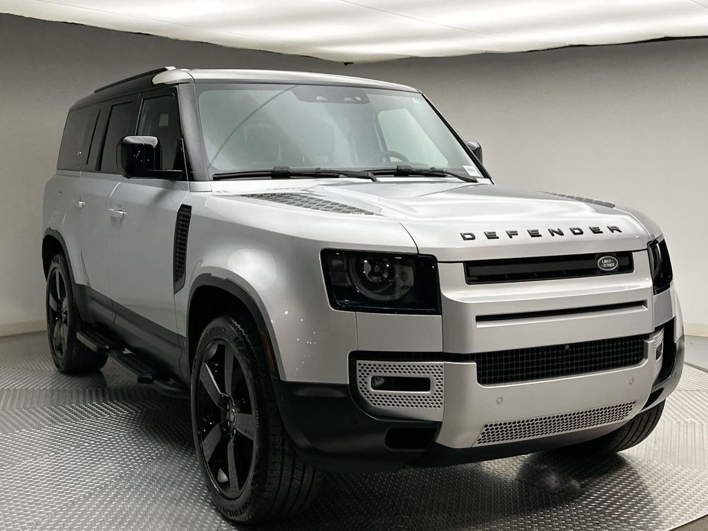 Used 2024 Hakuba Silver Metallic Land Rover S image 15
