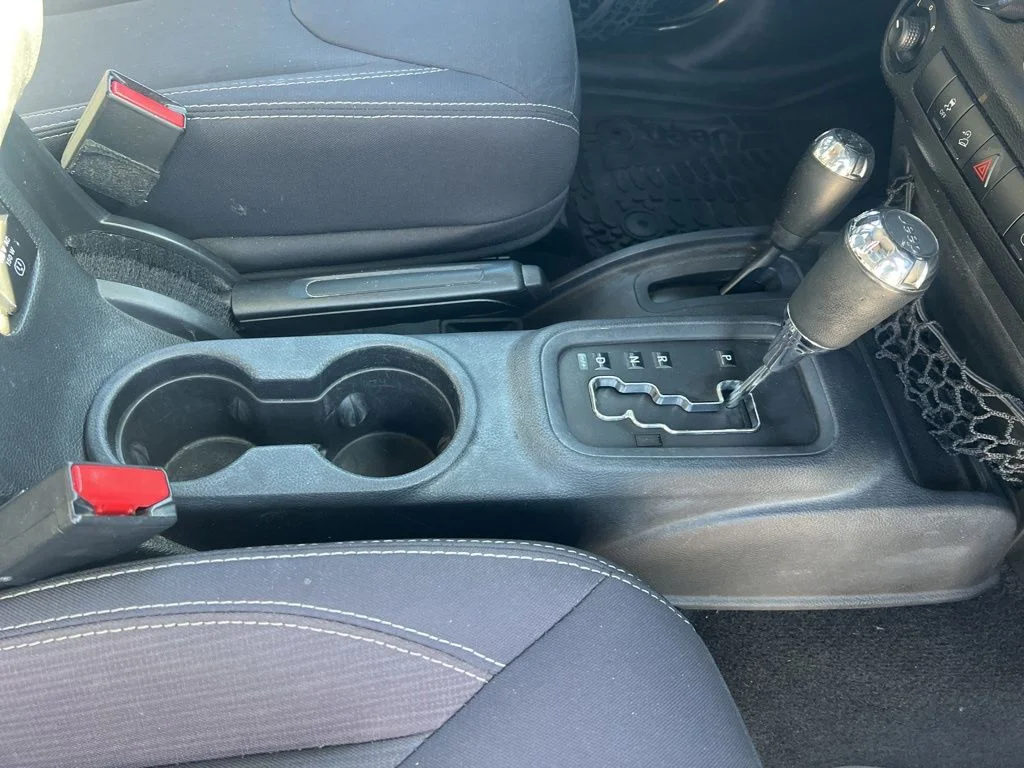 Used 2015 Black Jeep Sahara image 34
