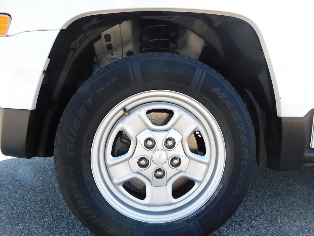 Used 2016 White Jeep Sport image 12