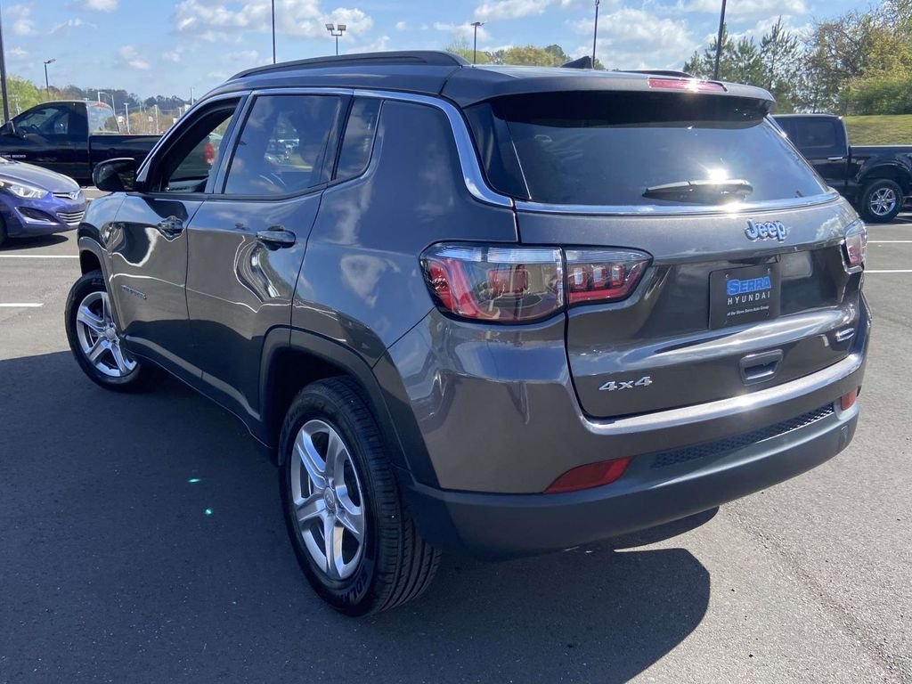 Used 2024 Gray Jeep Latitude image 5