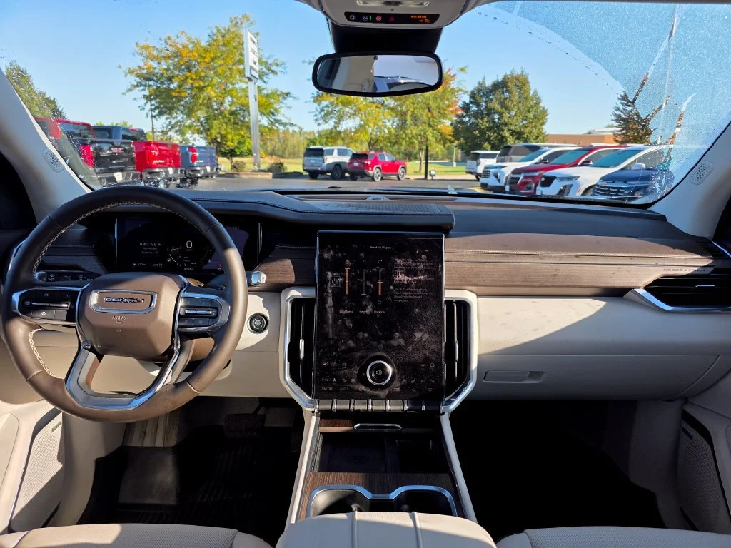 2024 GMC Acadia Denali - Photo 13