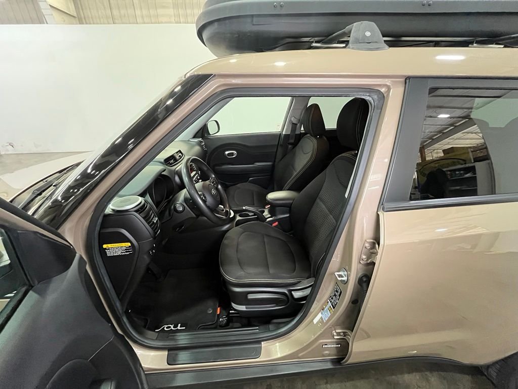 Used 2015 Brown Kia Plus image 17