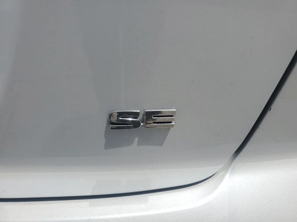 Used 2025 White Mitsubishi SE image 5