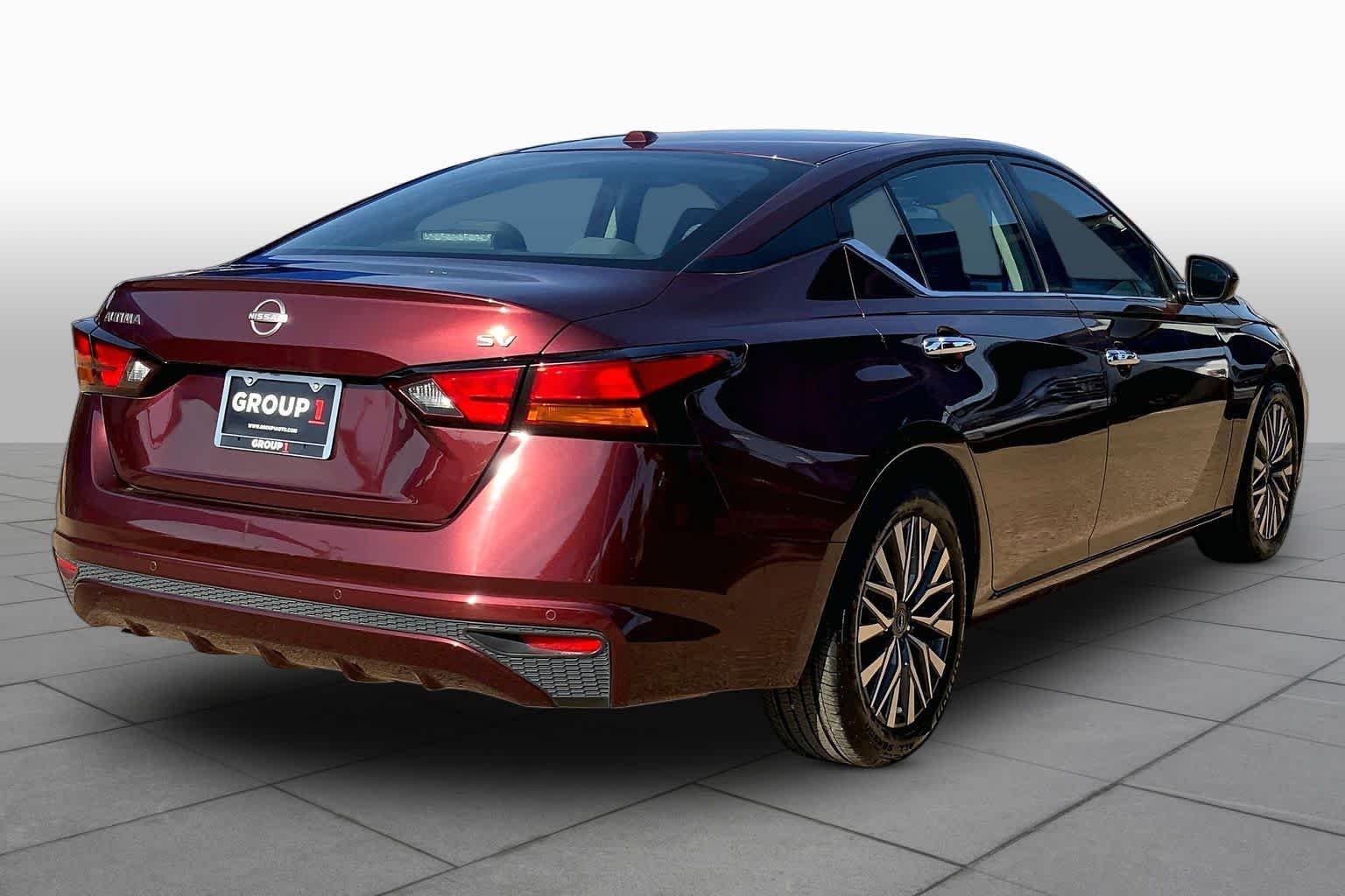 Used 2023 Garnet Pearl Metallic Nissan 2.5 SV image 13