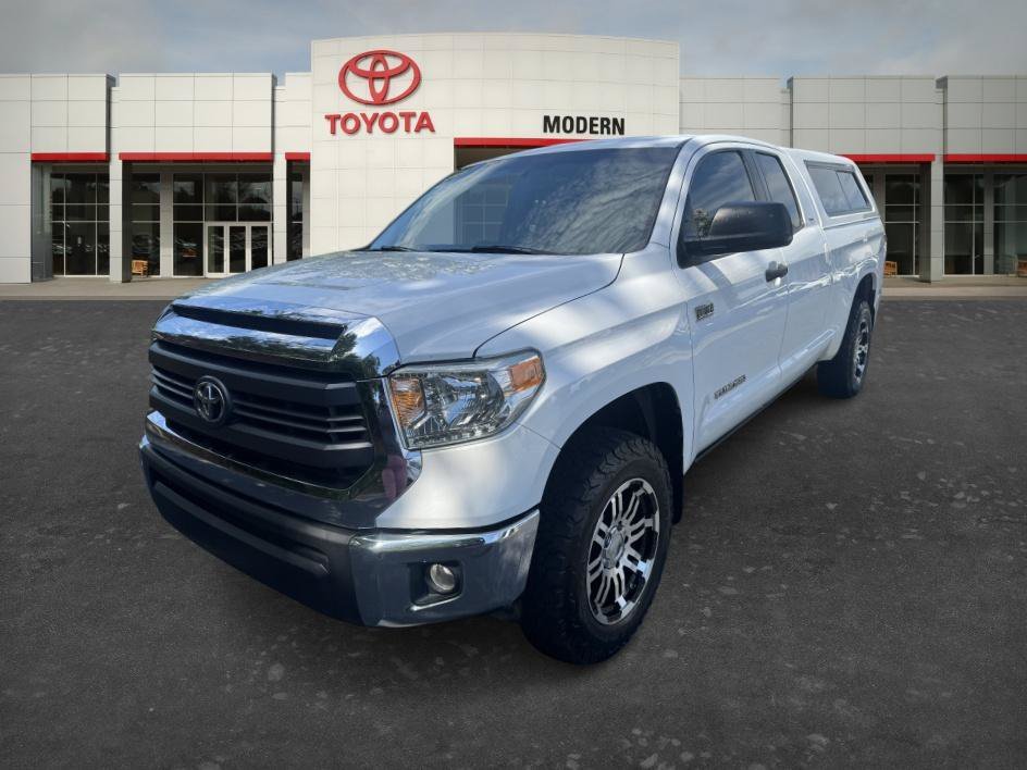 Used 2014 Super White Toyota SR5 image 1